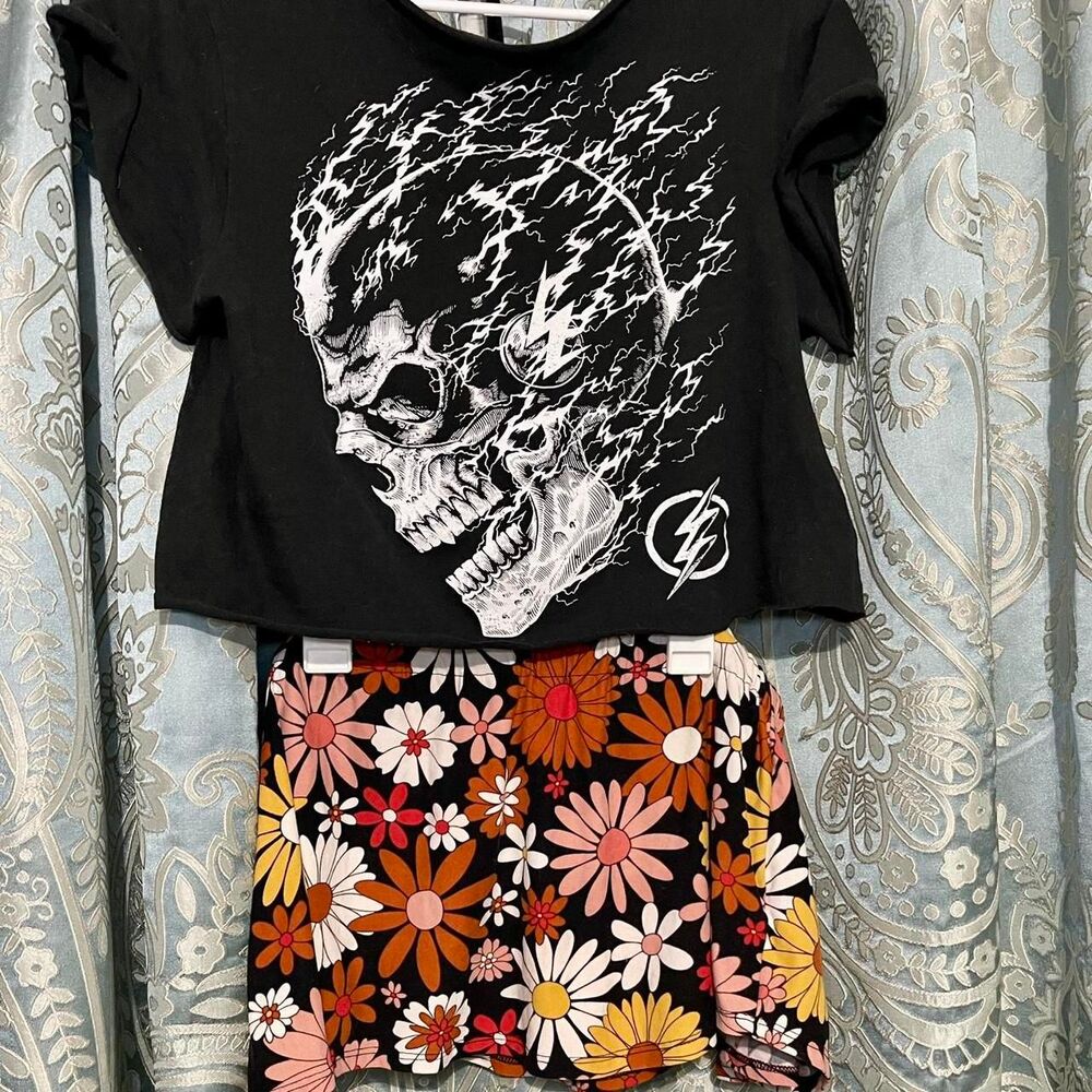 Flash Cropped Tshirt SzS Daisy Mini Skirt Tie Dye Shorts Comfy Festival outfit